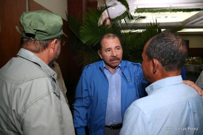 Comandante Daniel Ortega entrega títulos comunitarios a pueblos de la Costa Caribe