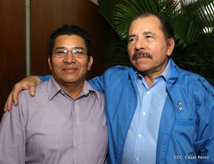 Comandante Daniel Ortega entrega títulos comunitarios a pueblos de la Costa Caribe