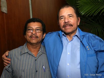 Comandante Daniel Ortega entrega títulos comunitarios a pueblos de la Costa Caribe