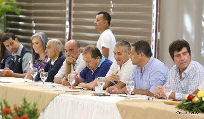 Autoridades nicaragüenses se reúnen con invitados y expertos electorales