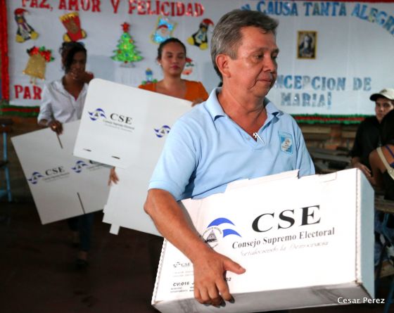 Trasladan material electoral a los centros de votación de todo el país