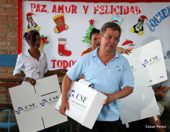 Trasladan material electoral a los centros de votación de todo el país