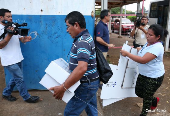 Trasladan material electoral a los centros de votación de todo el país