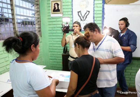 Trasladan material electoral a los centros de votación de todo el país