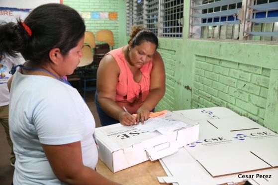 Trasladan material electoral a los centros de votación de todo el país