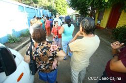 Población comienza a llegar a los centros de votación de todo el país