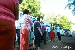 Población comienza a llegar a los centros de votación de todo el país