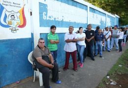 Población comienza a llegar a los centros de votación de todo el país