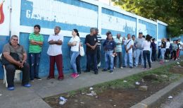 Población comienza a llegar a los centros de votación de todo el país