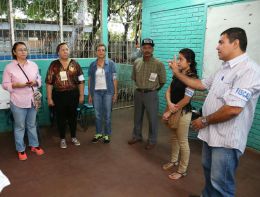 Población comienza a llegar a los centros de votación de todo el país