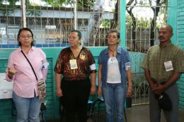 Población comienza a llegar a los centros de votación de todo el país