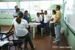 Población comienza a llegar a los centros de votación de todo el país