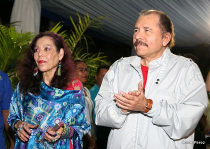 Daniel y Rosario ejercen su derecho al voto