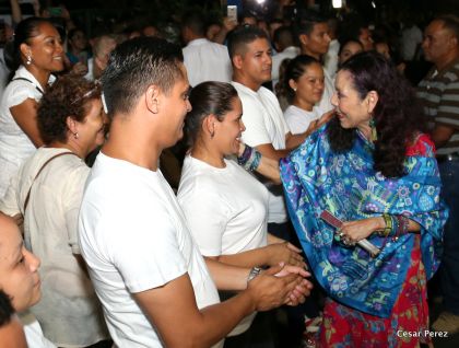 Daniel y Rosario ejercen su derecho al voto