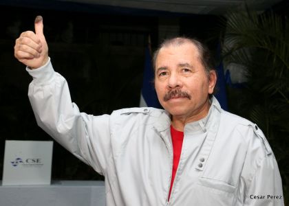 Daniel y Rosario ejercen su derecho al voto