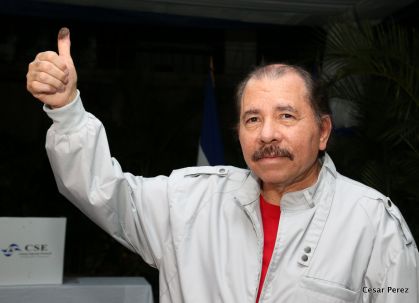 Daniel y Rosario ejercen su derecho al voto