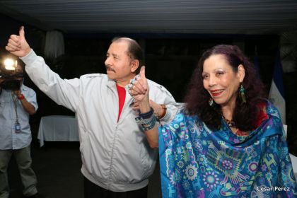 Daniel y Rosario ejercen su derecho al voto