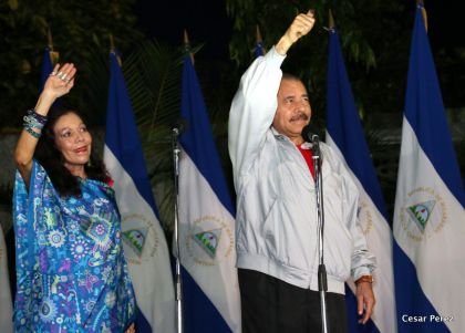 Daniel y Rosario ejercen su derecho al voto