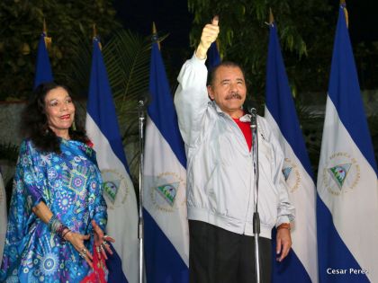 Daniel y Rosario ejercen su derecho al voto