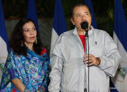 Daniel y Rosario ejercen su derecho al voto