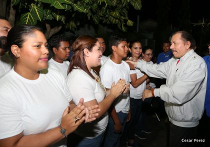 Daniel y Rosario ejercen su derecho al voto