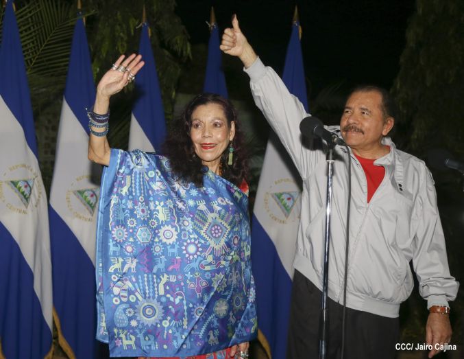 Daniel y Rosario ejercen su derecho al voto