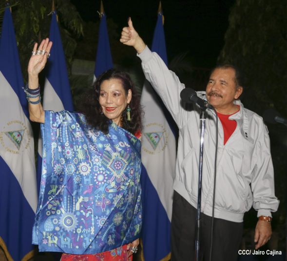 Daniel y Rosario ejercen su derecho al voto