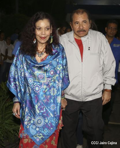 Daniel y Rosario ejercen su derecho al voto