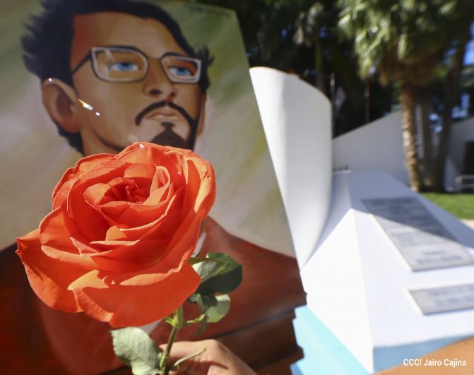 Una Flor para Carlos; 40 Aniversario del Tránsito a la Inmortalidad del Comandante Carlos Fonseca