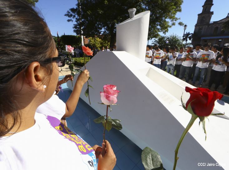 Una Flor para Carlos; 40 Aniversario del Tránsito a la Inmortalidad del Comandante Carlos Fonseca