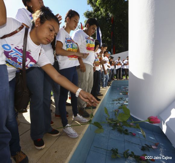 Una Flor para Carlos; 40 Aniversario del Tránsito a la Inmortalidad del Comandante Carlos Fonseca