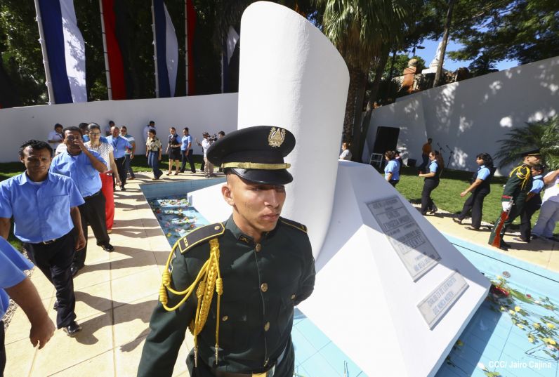 Una Flor para Carlos; 40 Aniversario del Tránsito a la Inmortalidad del Comandante Carlos Fonseca