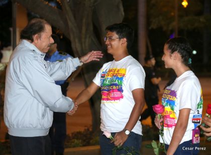Daniel y Rosario conmemoran el 40 Aniversario del Tránsito a la Inmortalidad del Comandante Carlos Fonseca