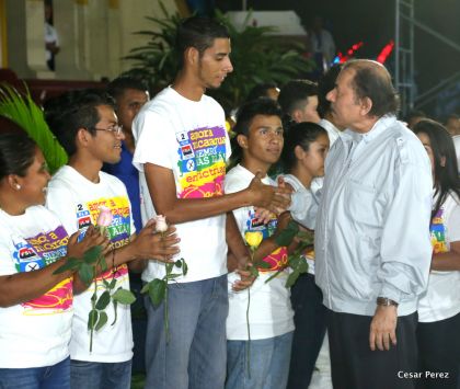 Daniel y Rosario conmemoran el 40 Aniversario del Tránsito a la Inmortalidad del Comandante Carlos Fonseca