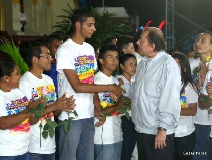 Daniel y Rosario conmemoran el 40 Aniversario del Tránsito a la Inmortalidad del Comandante Carlos Fonseca