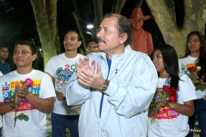 Daniel y Rosario conmemoran el 40 Aniversario del Tránsito a la Inmortalidad del Comandante Carlos Fonseca