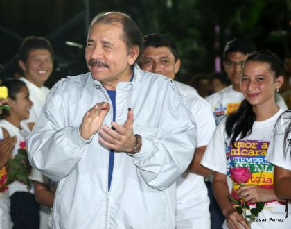 Daniel y Rosario conmemoran el 40 Aniversario del Tránsito a la Inmortalidad del Comandante Carlos Fonseca