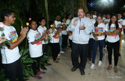 Daniel y Rosario conmemoran el 40 Aniversario del Tránsito a la Inmortalidad del Comandante Carlos Fonseca