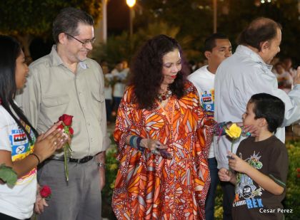 Daniel y Rosario conmemoran el 40 Aniversario del Tránsito a la Inmortalidad del Comandante Carlos Fonseca