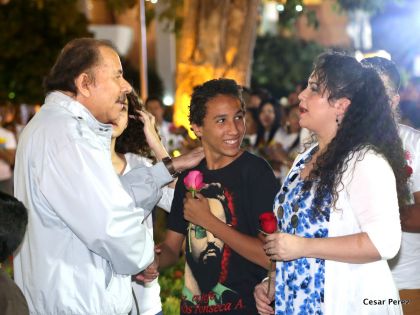 Daniel y Rosario conmemoran el 40 Aniversario del Tránsito a la Inmortalidad del Comandante Carlos Fonseca