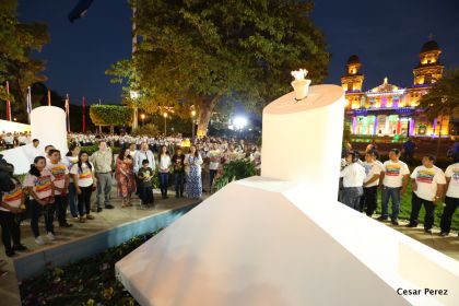 Daniel y Rosario conmemoran el 40 Aniversario del Tránsito a la Inmortalidad del Comandante Carlos Fonseca