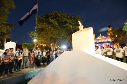 Daniel y Rosario conmemoran el 40 Aniversario del Tránsito a la Inmortalidad del Comandante Carlos Fonseca