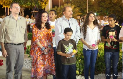 Daniel y Rosario conmemoran el 40 Aniversario del Tránsito a la Inmortalidad del Comandante Carlos Fonseca