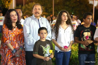 Daniel y Rosario conmemoran el 40 Aniversario del Tránsito a la Inmortalidad del Comandante Carlos Fonseca