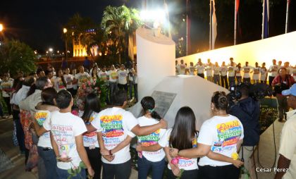 Daniel y Rosario conmemoran el 40 Aniversario del Tránsito a la Inmortalidad del Comandante Carlos Fonseca