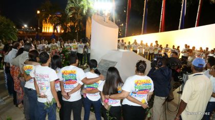 Daniel y Rosario conmemoran el 40 Aniversario del Tránsito a la Inmortalidad del Comandante Carlos Fonseca