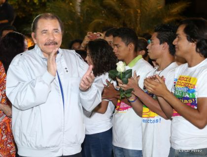 Daniel y Rosario conmemoran el 40 Aniversario del Tránsito a la Inmortalidad del Comandante Carlos Fonseca