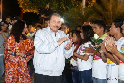 Daniel y Rosario conmemoran el 40 Aniversario del Tránsito a la Inmortalidad del Comandante Carlos Fonseca