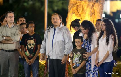 Daniel y Rosario conmemoran el 40 Aniversario del Tránsito a la Inmortalidad del Comandante Carlos Fonseca