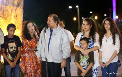 Daniel y Rosario conmemoran el 40 Aniversario del Tránsito a la Inmortalidad del Comandante Carlos Fonseca